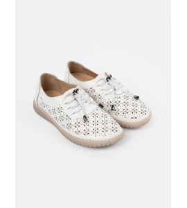 Balti (-os) elegantiški (-os) pusbačiai moteriški